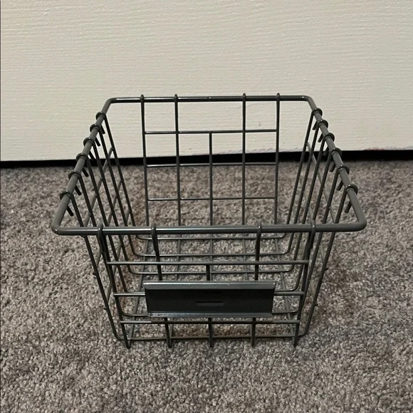 Set of Three Grey Wire Storage Baskets - Picture 4 of 4